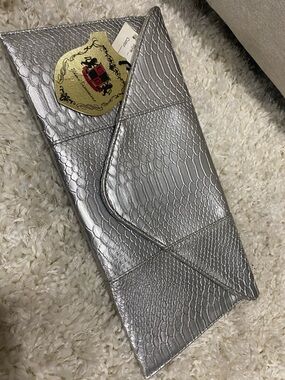 Urban Expressions Silver Textured Envelope Clutch